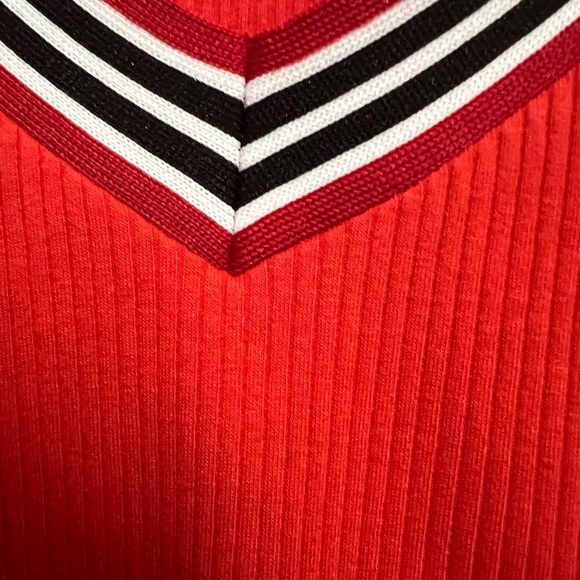 EUC Full Circle size large v-neck red crop top ribbed - Picture 2 of 5